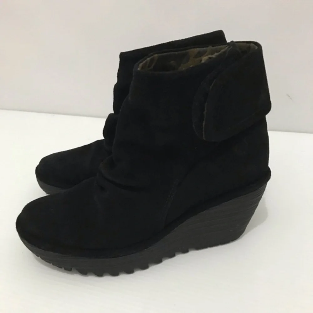 FLY London Women's Yegi689fly Ankle Bootie Size 37